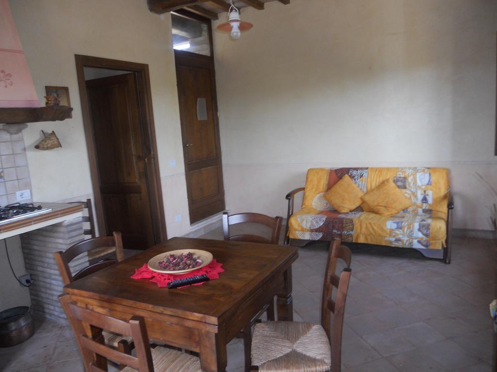 Agriturismo Tenuta Roccaccia ปีติญาโน ภายนอก รูปภาพ